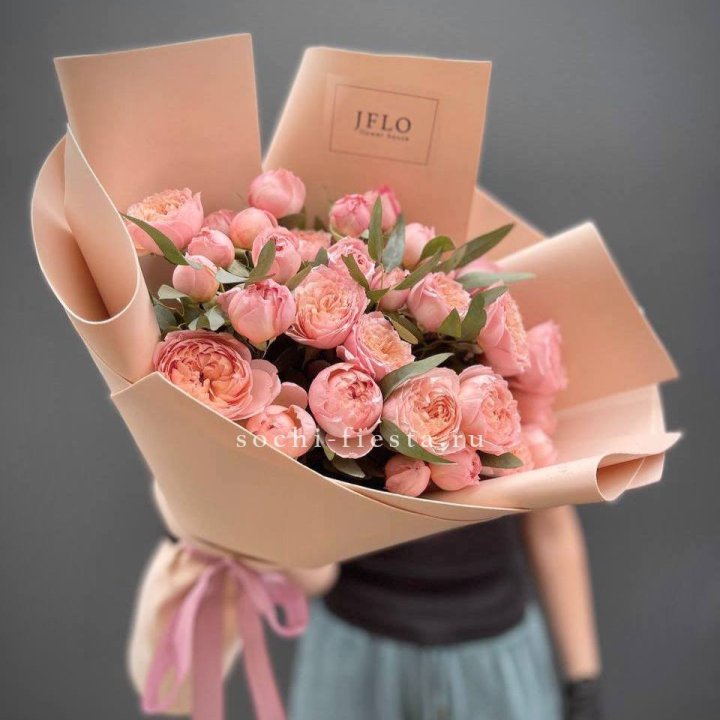 Букет из 9 кустовых роз Джульетта в Энгельсе