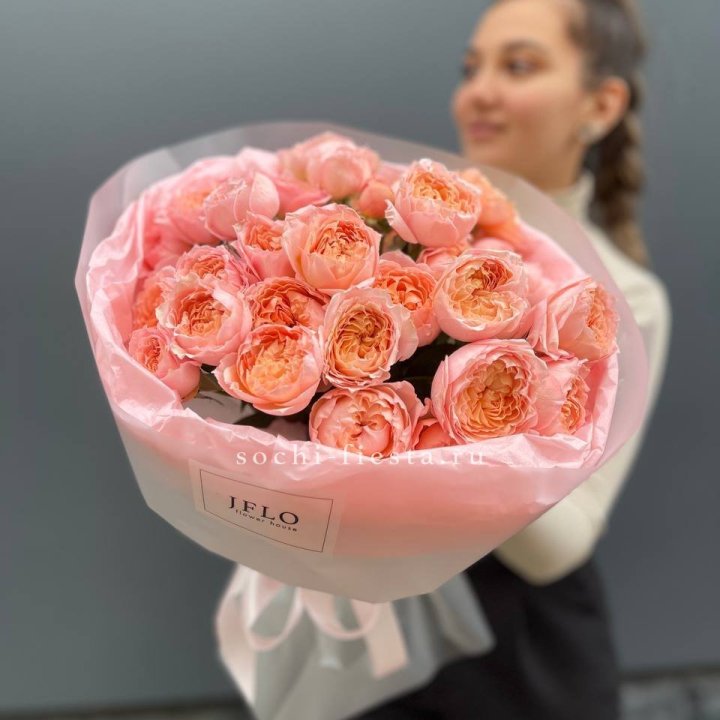 Букет из пионовидных роз Джульетта в Энгельсе