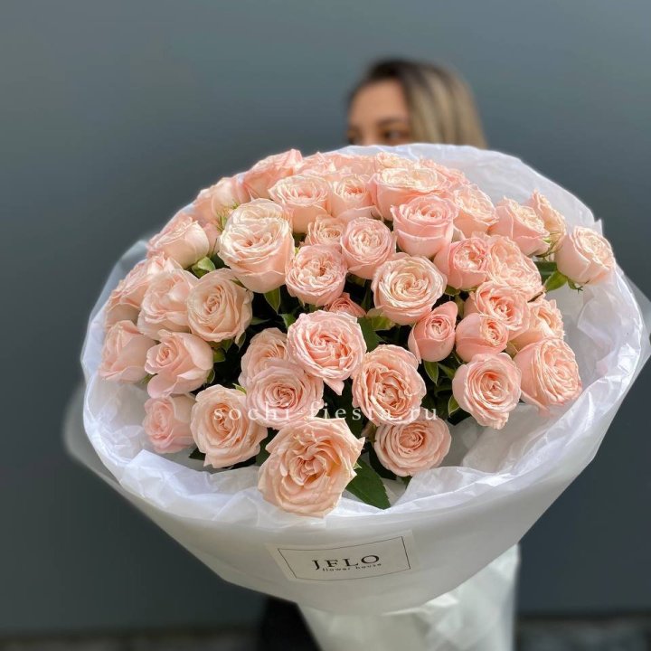 Букет кустовых роз Бомбастик в Энгельсе