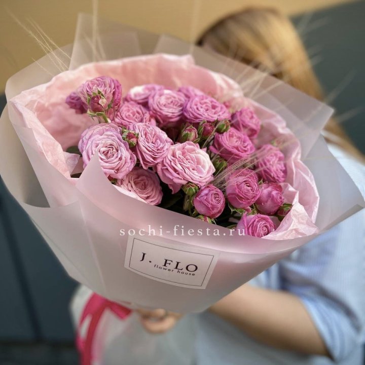 Пионовидные розы Мадам Бомбастик Pink в Энгельсе