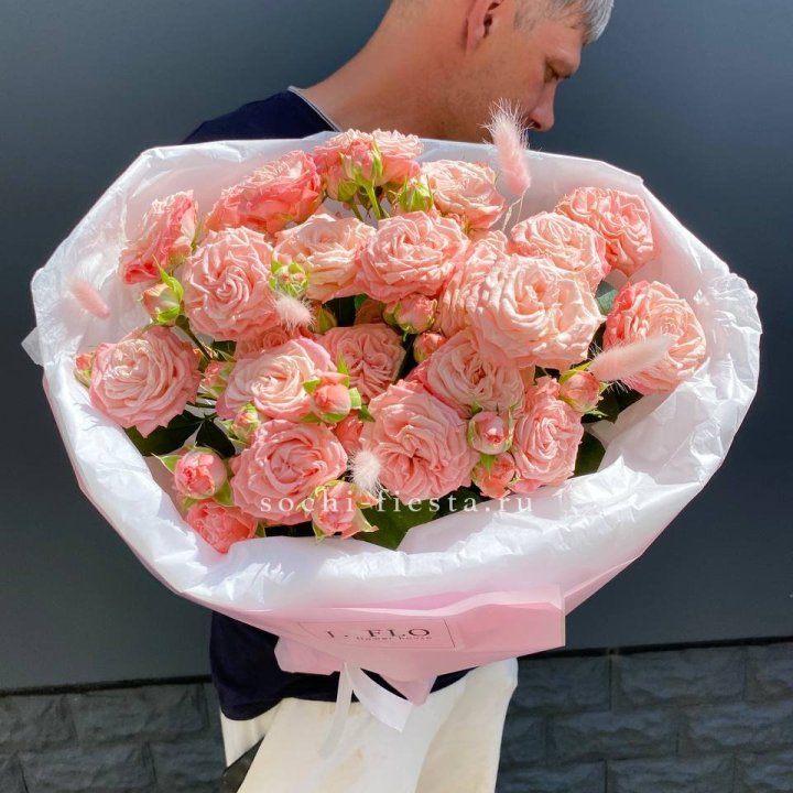 Пионовидные розы Мадам Бомбастик в Энгельсе