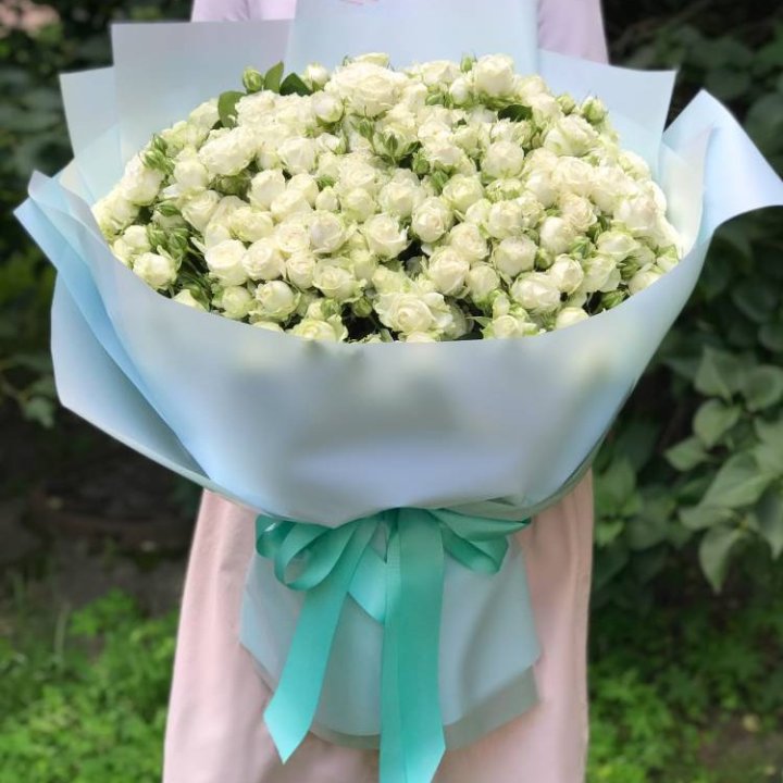 51 белая кустовая роза в Энгельсе