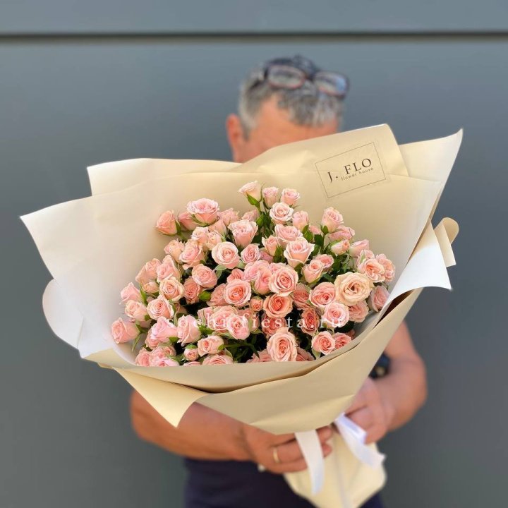 Кустовые розы леди в Энгельсе