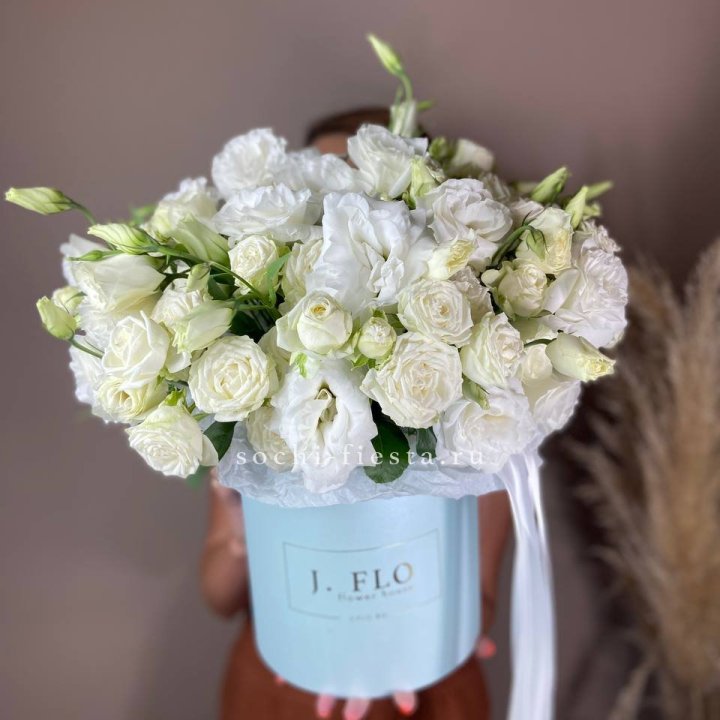 Бокс кустовых роз и эустомы  в Энгельсе