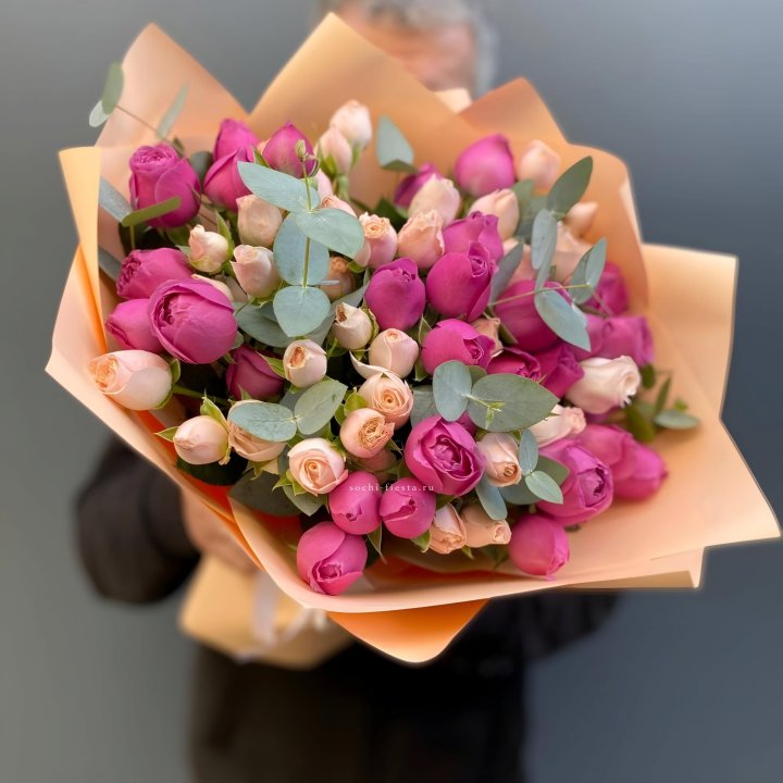 Букет кустовых роз Тендернес в Энгельсе