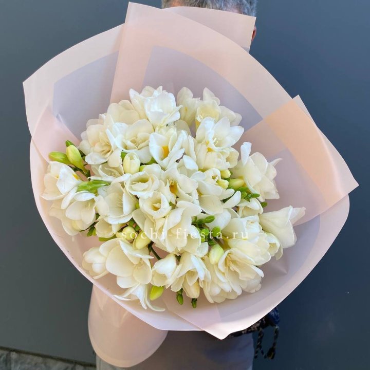 Букет белых фрезий  в Энгельсе