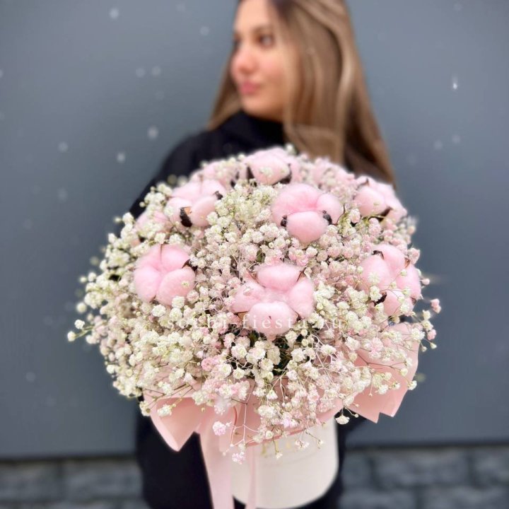 Гипсофилы с хлопком в шляпной коробке в Энгельсе