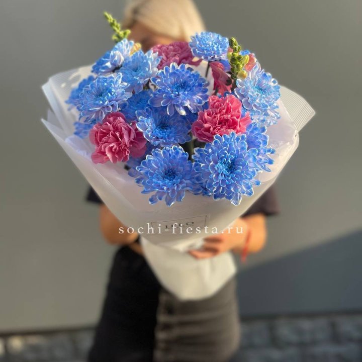 Букет сборный с хризантемой в Энгельсе