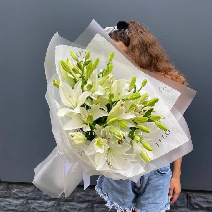 Букет  лилий "Воздушный"  в Энгельсе