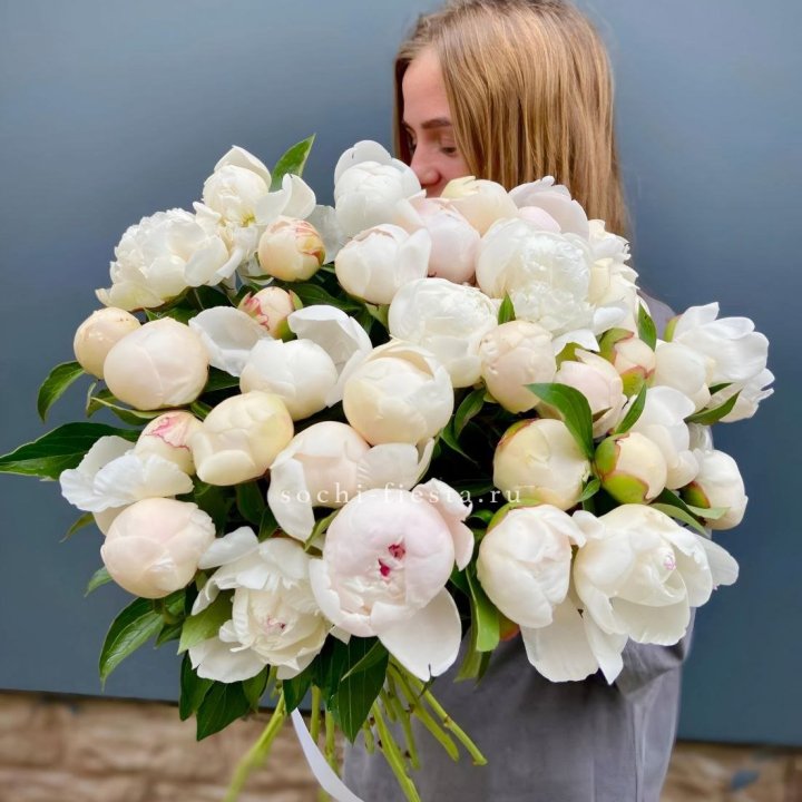 Охапка пионов в Энгельсе