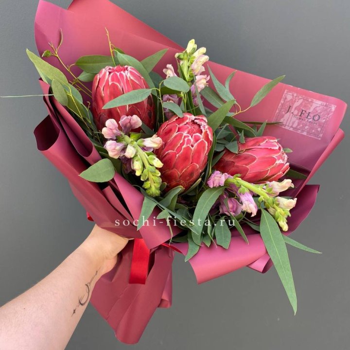 Букет из протеи "Квин" в Энгельсе