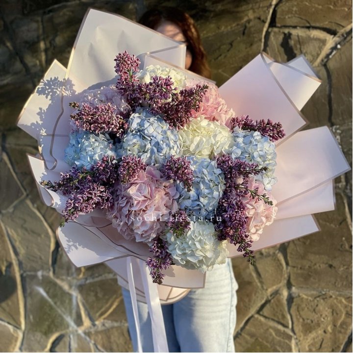 Букет гортензии с сиренью в Энгельсе
