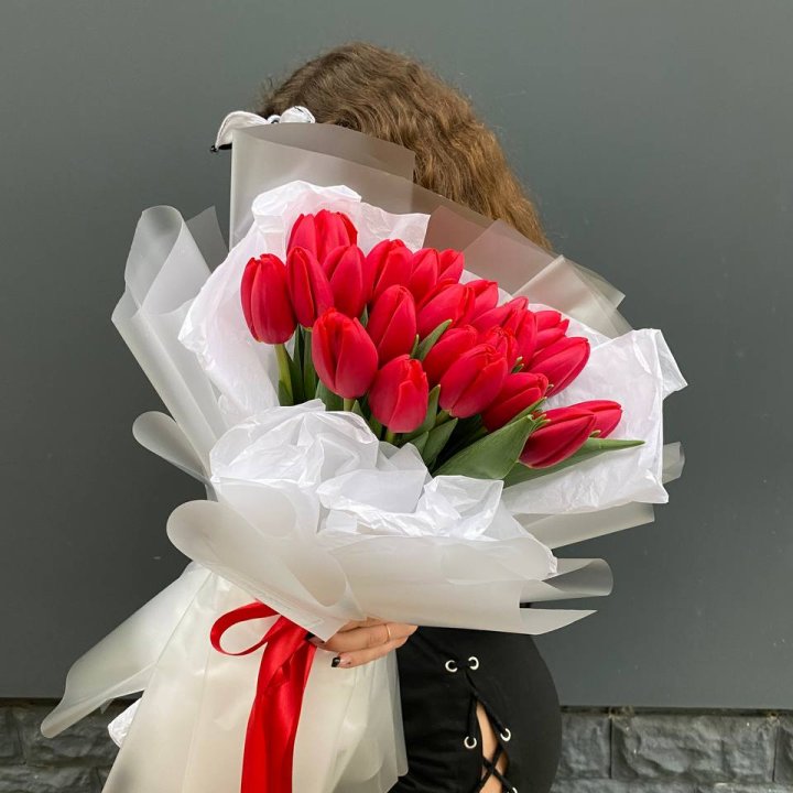  25 красных воздушных тюльпанов в Энгельсе
