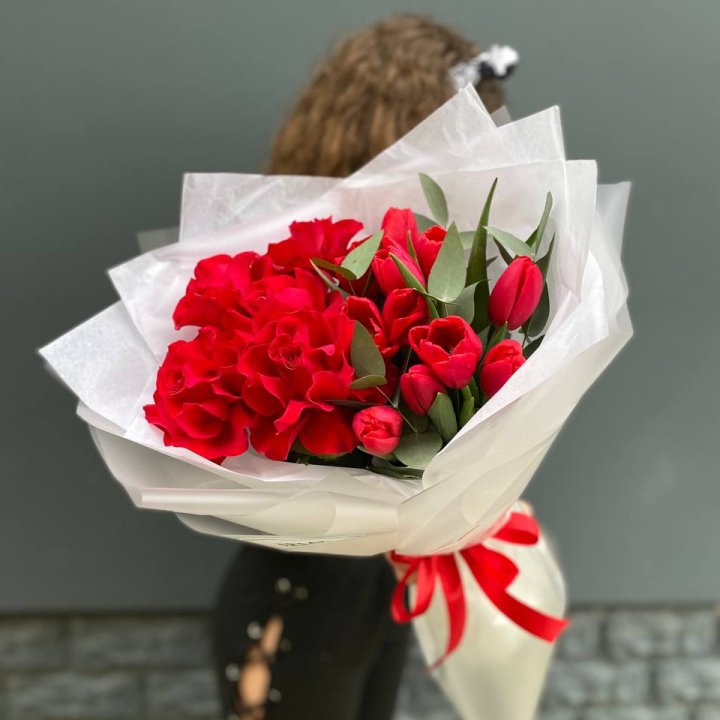 Дуо тюльпаны и розы в Энгельсе