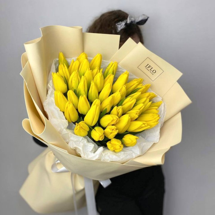 51 жёлтый тюльпан в Энгельсе