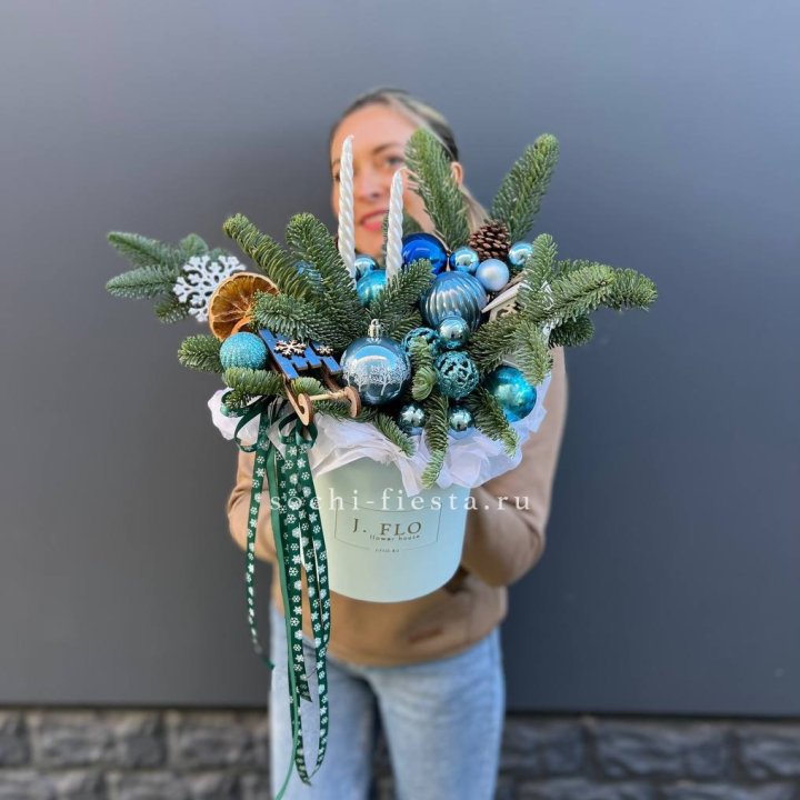 Композиция "Мери крисмас блю" в Энгельсе