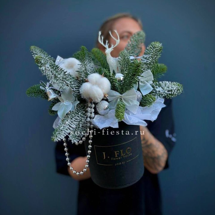 Композиция "Мери крисмас" в Энгельсе