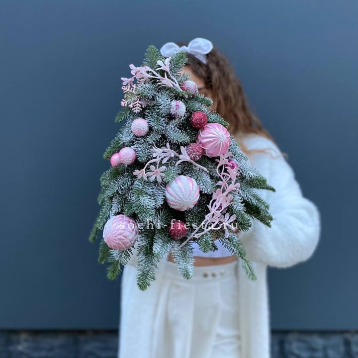 Новогодняя елочка "Розе" в Энгельсе