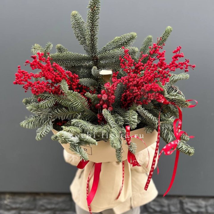 Букет нобилиса и ягод в Энгельсе