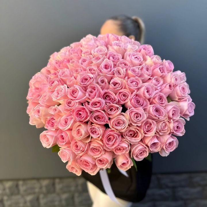 Охапка из 101 розовой розы в Энгельсе