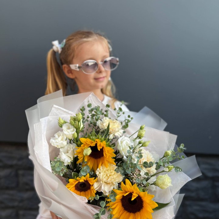  Букет  из стойких цветов с подсолнухами в Энгельсе