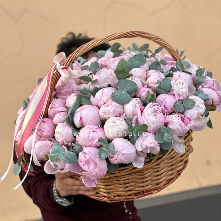 Корзина пионов "75" в Энгельсе