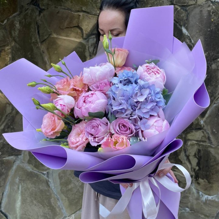 Букет с пионами "Блю логан" в Энгельсе