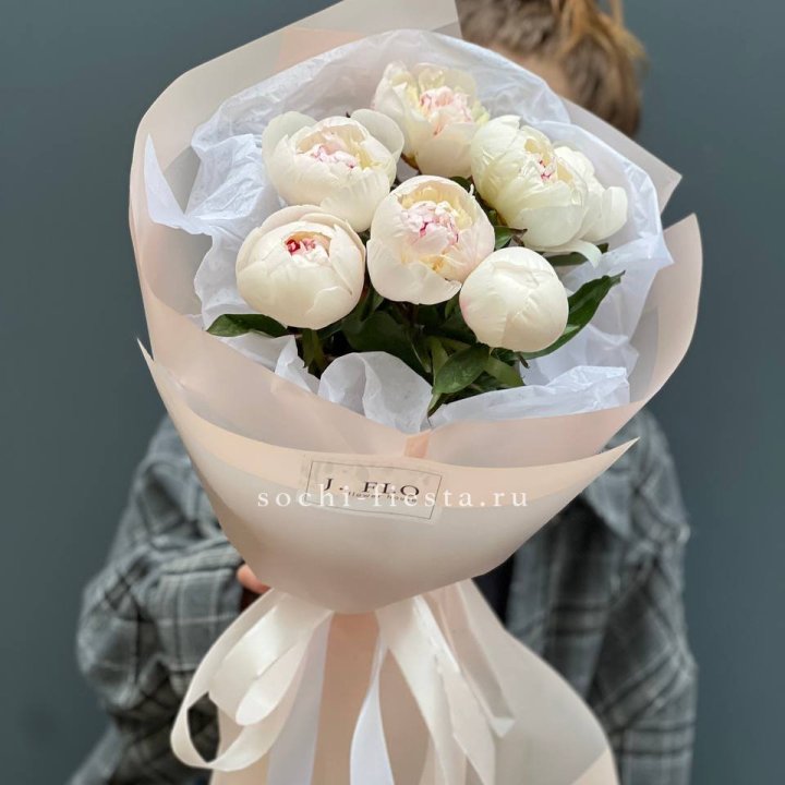 Букет белых пионов в Энгельсе