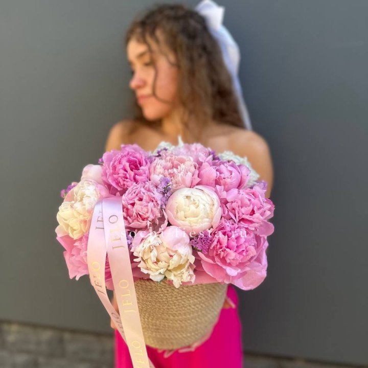 15 пионов в джутовом кашпо в Энгельсе