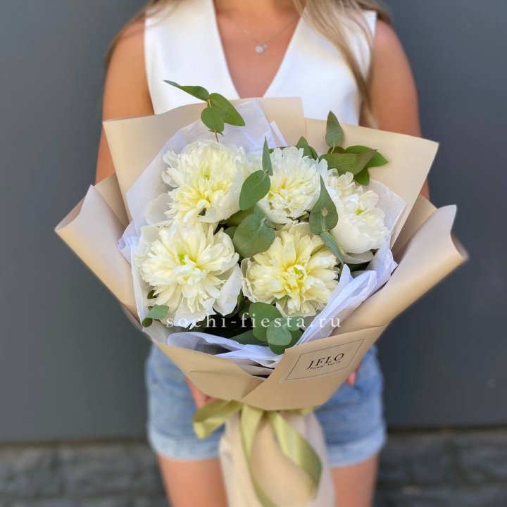  Букет белых пионов в Энгельсе