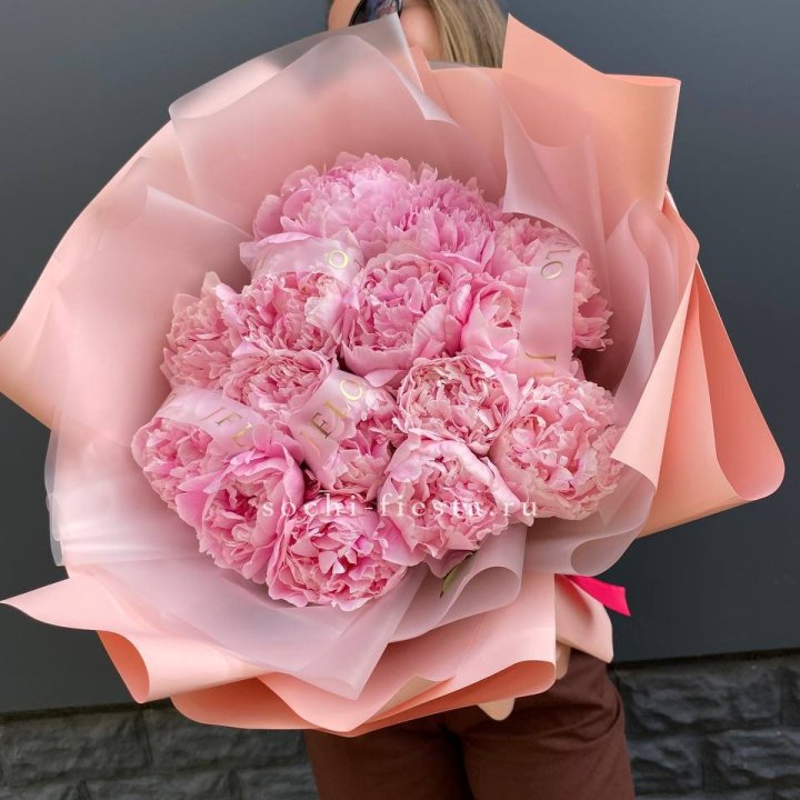 15 пионов "Монинг" в Энгельсе