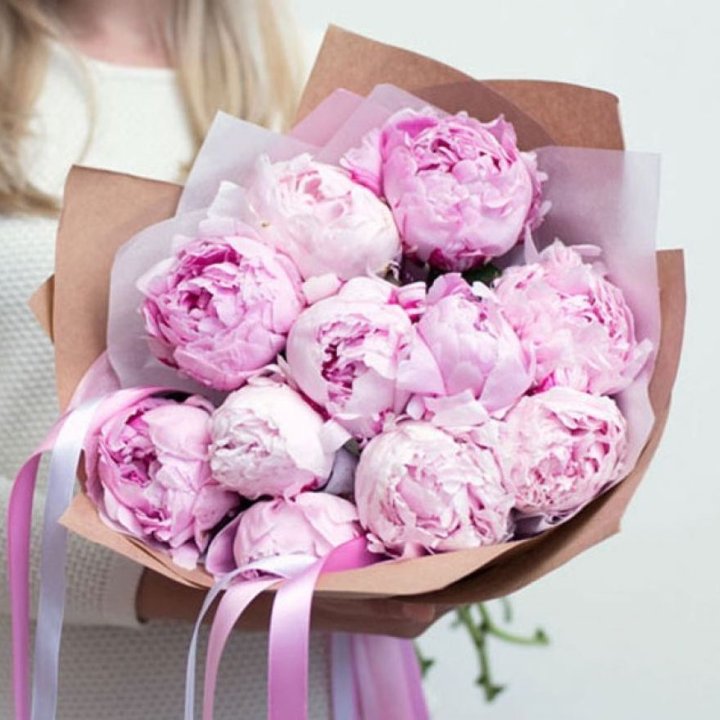 11 нежных пионов в Энгельсе