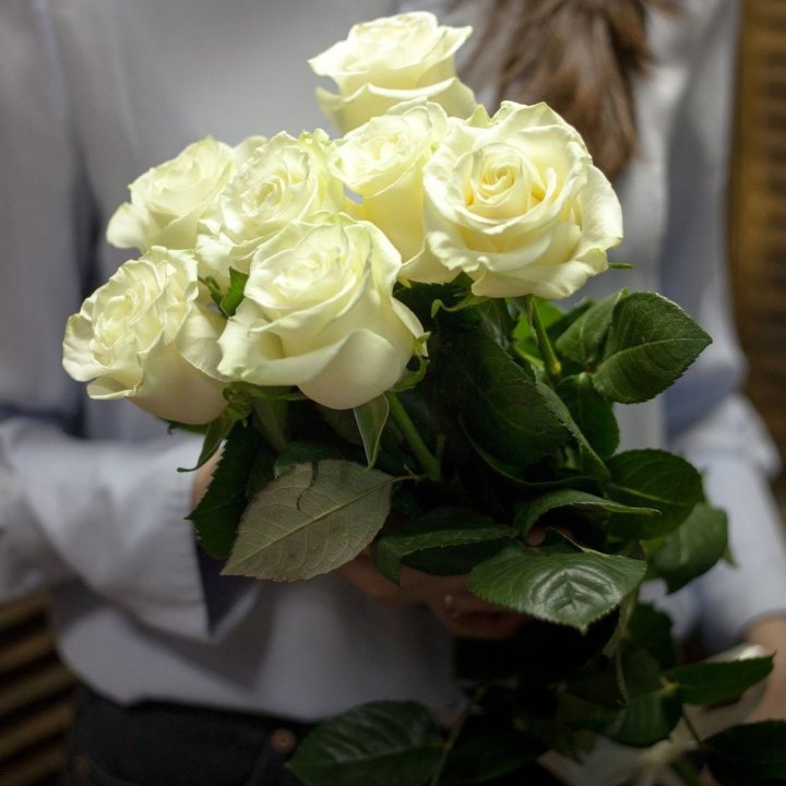 7 белых роз в Энгельсе