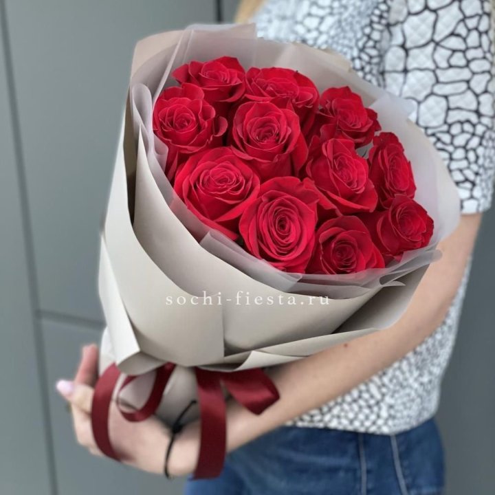 Букет красных роз "Рози" в Энгельсе