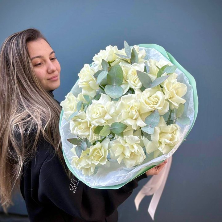 15 Белых французских роз "Ноте бьянка" в Энгельсе