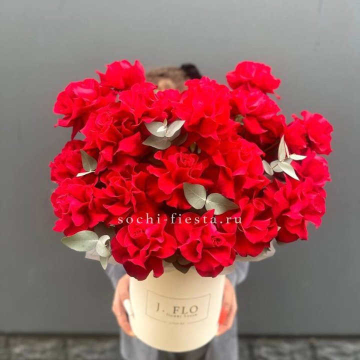 35 Французских роз в боксе в Энгельсе