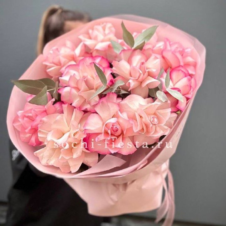 Нежно- розовые французские розы Венди в Энгельсе