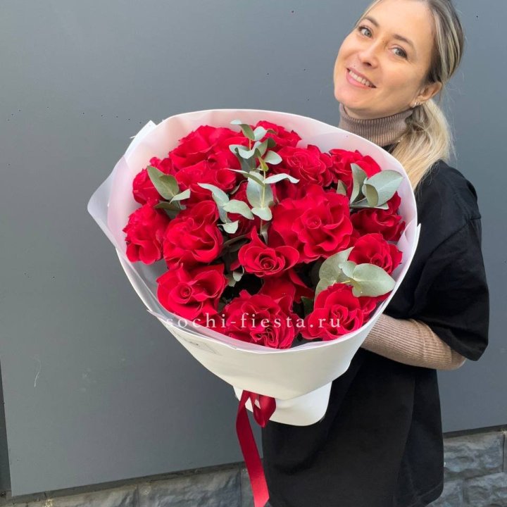 17 Красных французских роз в Энгельсе