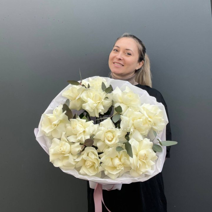 13 Белых французских роз Облако в Энгельсе