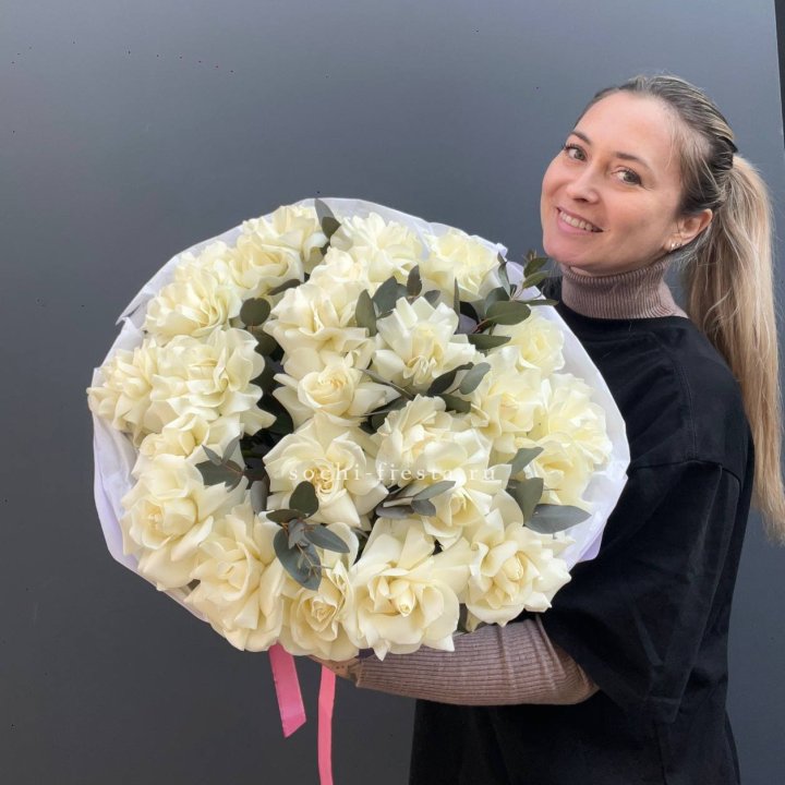 25 Белых французских роз Вайт найс в Энгельсе