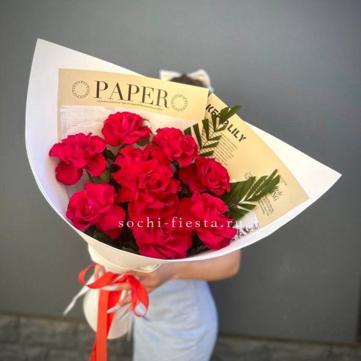 9 Красных французских роз Чико в Энгельсе