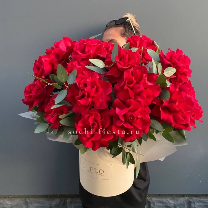 25 Французских красных роз в коробке в Энгельсе