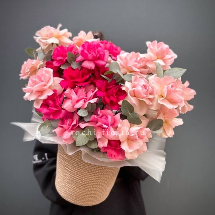 23 Французские розы Микс в боксе в Энгельсе