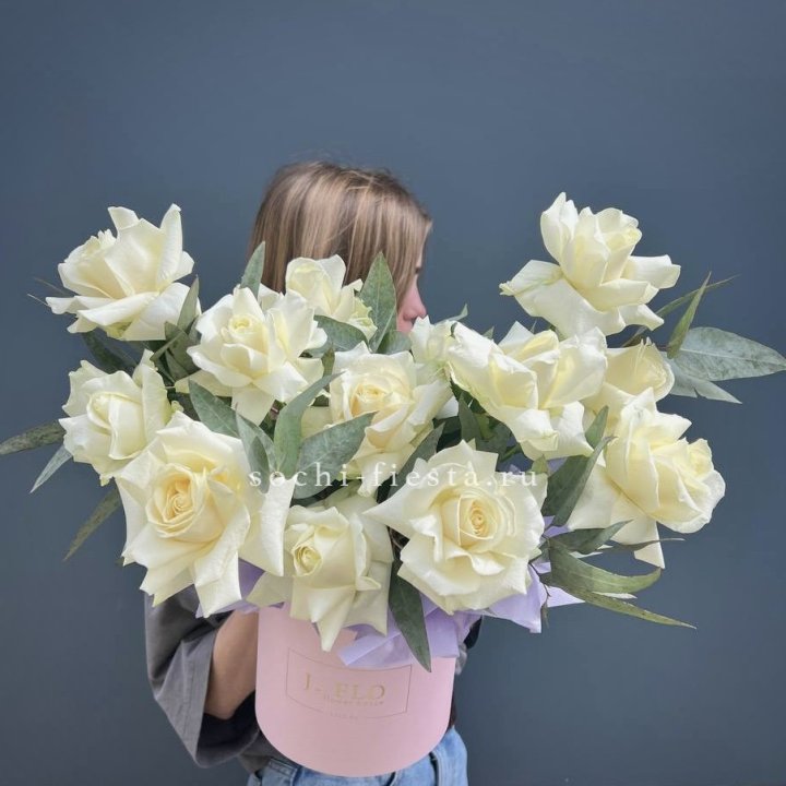 15 Французских роз в боксе в Энгельсе