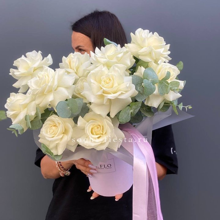 11 Французских белых роз в боксе в Энгельсе