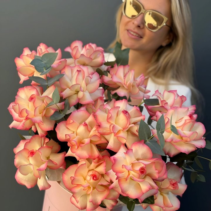 15 французских  роз Джумилия в боксе в Энгельсе