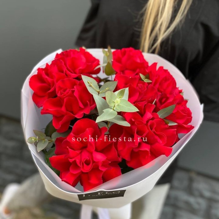 9 Красных французских роз в Энгельсе