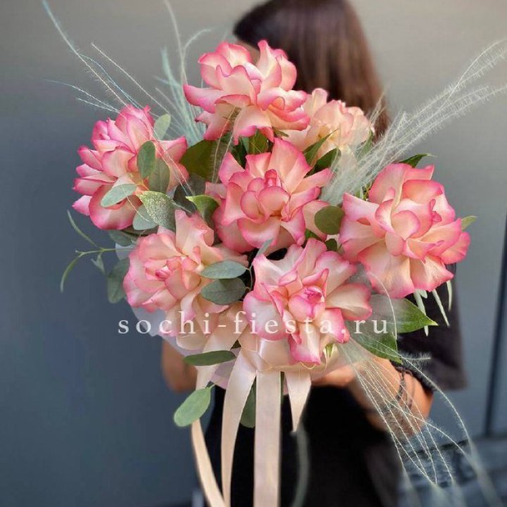 9 Французских роз Джумилия в боксе в Энгельсе