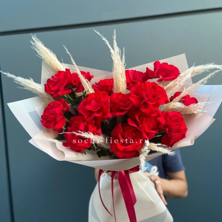 15 Красных французских розы в Энгельсе