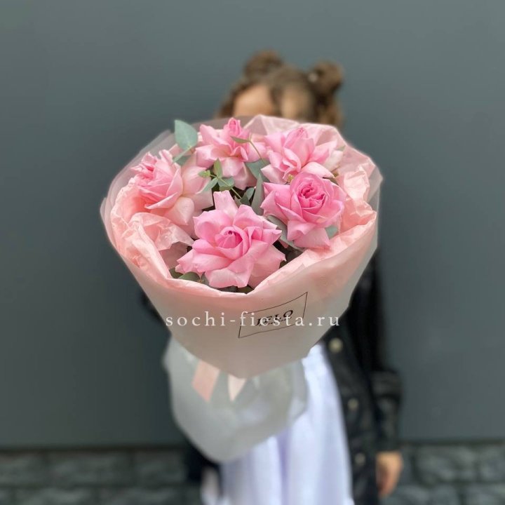 5 французских розовых роз  в Энгельсе